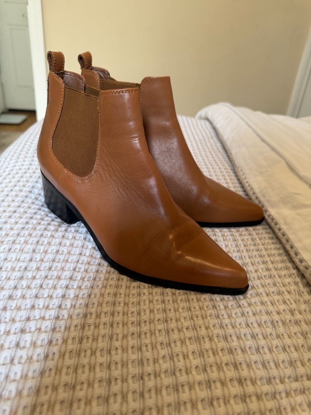 Blondo Waterproof Women's Chelsea Ankle Boots